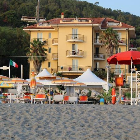 Lion'S Hotel Falerna Exterior photo