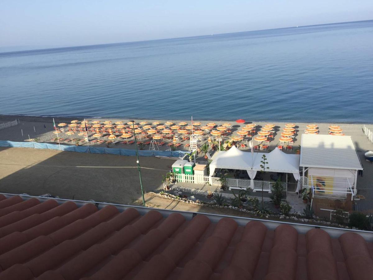 Lion'S Hotel Falerna Exterior photo