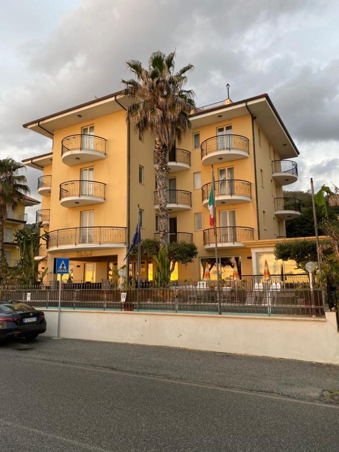 Lion'S Hotel Falerna Exterior photo