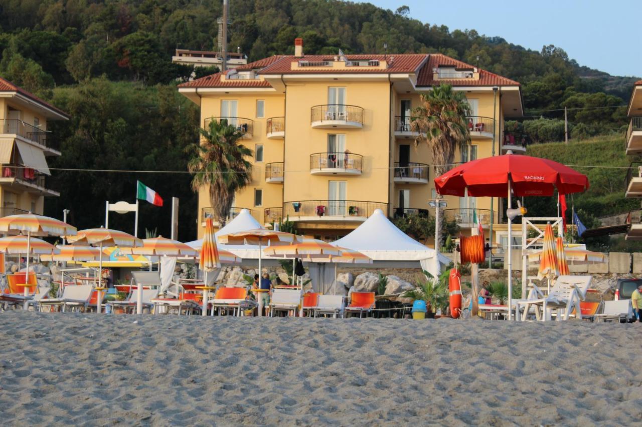 Lion'S Hotel Falerna Exterior photo