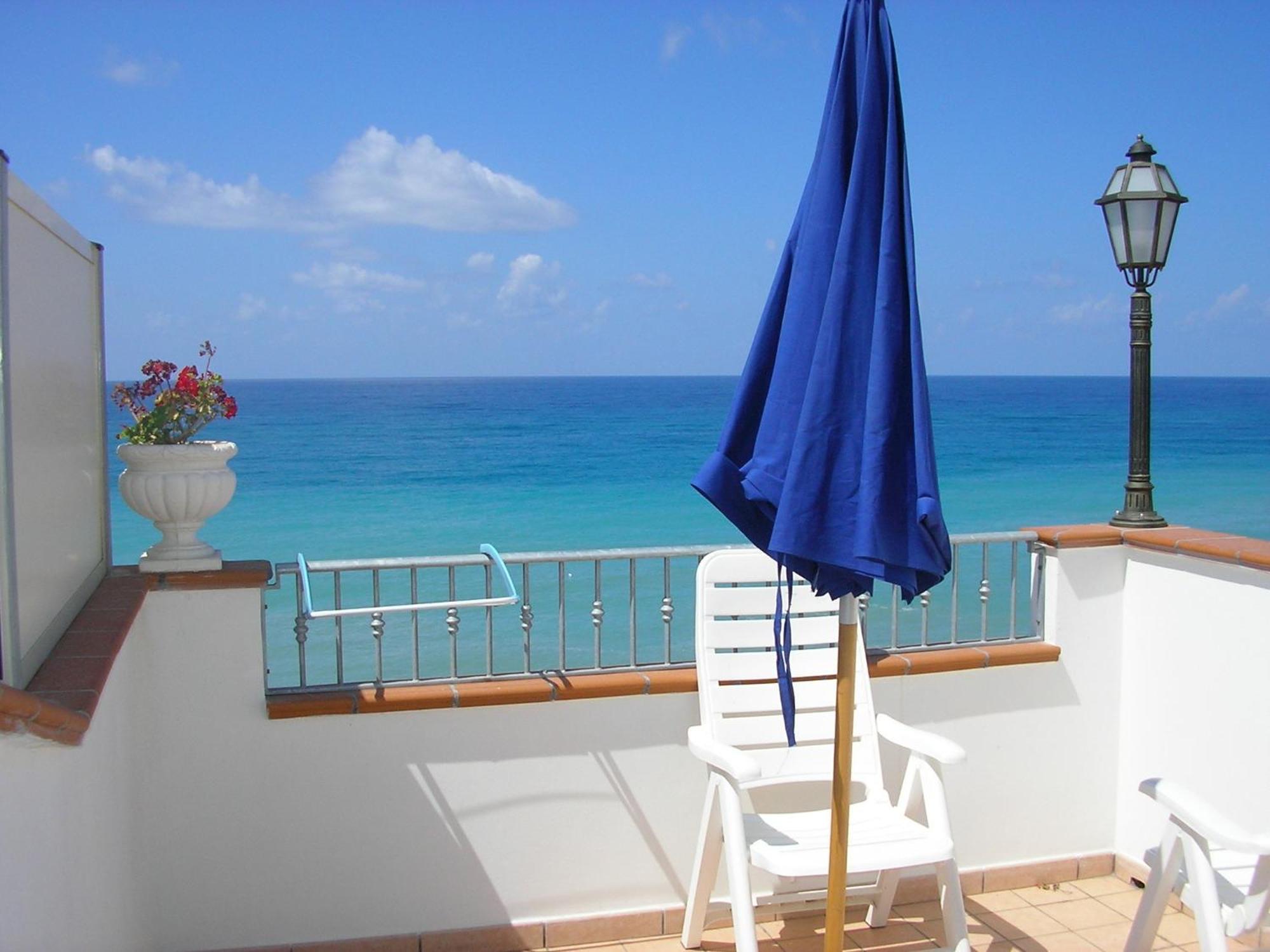 Lion'S Hotel Falerna Exterior photo