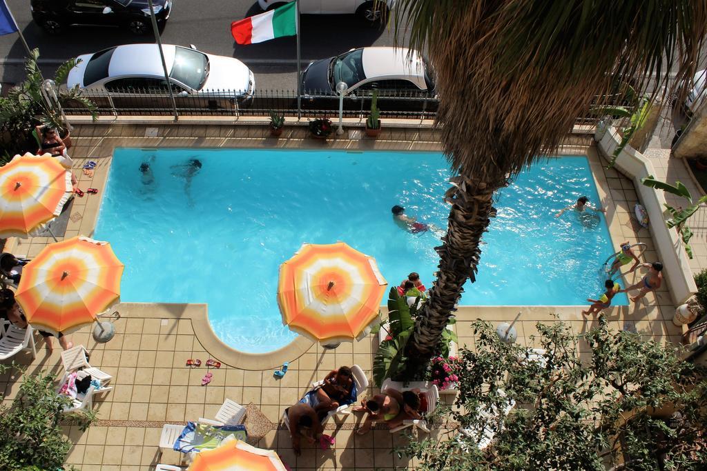 Lion'S Hotel Falerna Exterior photo