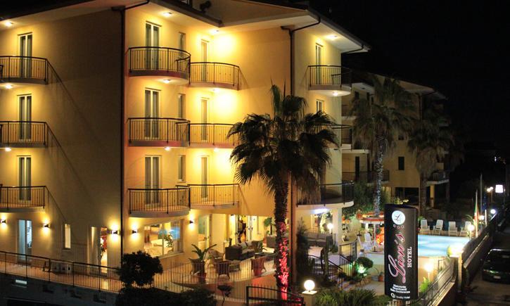 Lion'S Hotel Falerna Exterior photo
