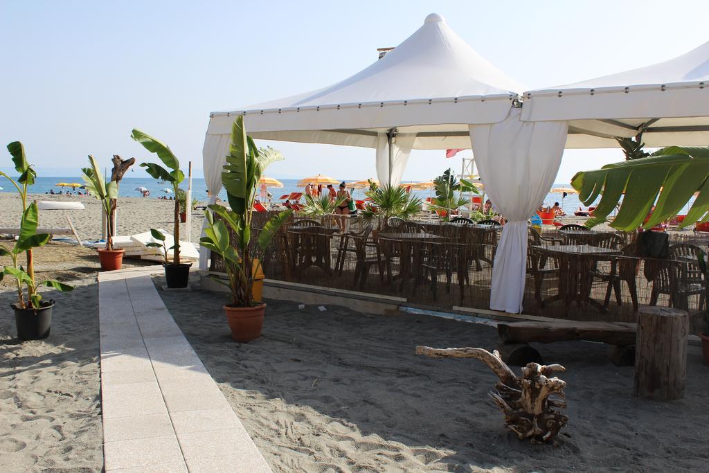 Lion'S Hotel Falerna Exterior photo