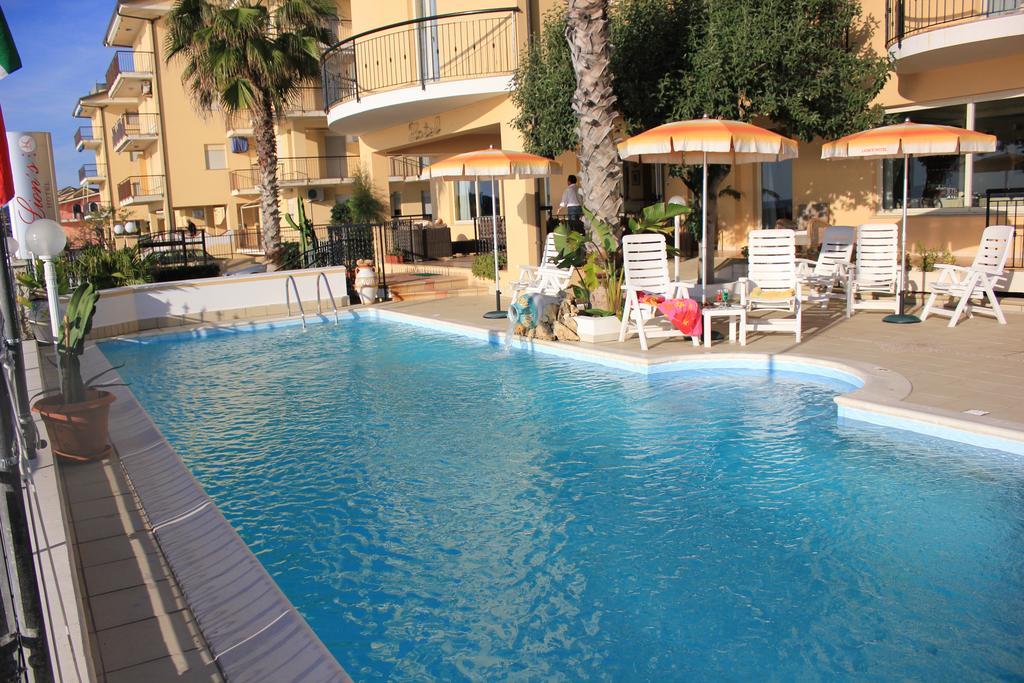 Lion'S Hotel Falerna Exterior photo