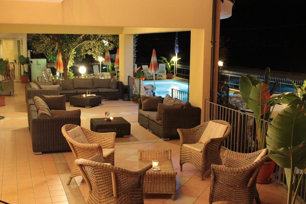 Lion'S Hotel Falerna Exterior photo