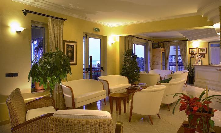 Lion'S Hotel Falerna Exterior photo