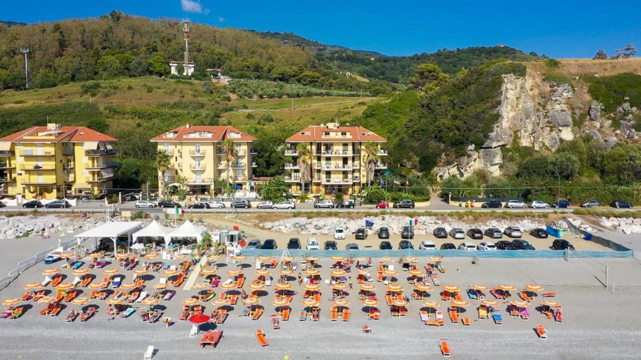 Lion'S Hotel Falerna Exterior photo